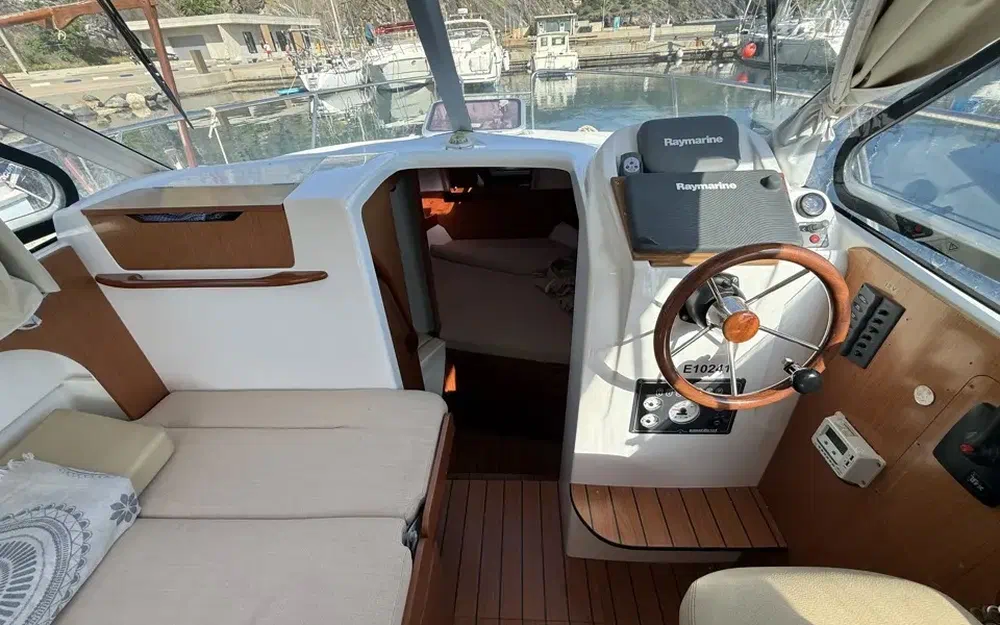 slider 13 Beneteau Antares 8 S