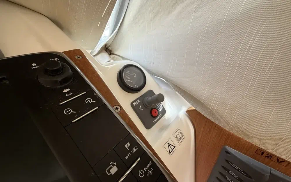 slider 8 Beneteau Antares 8 S