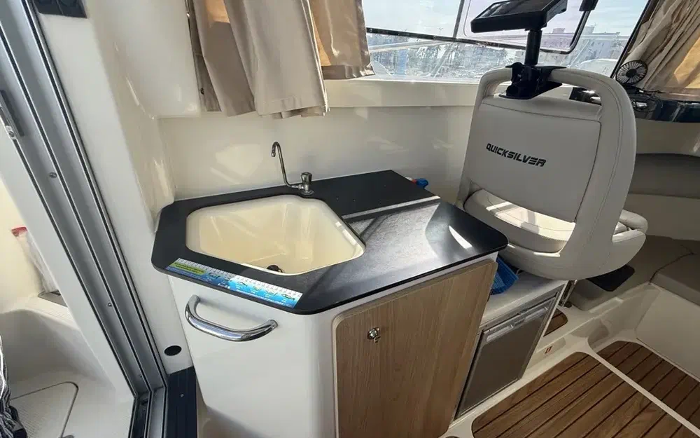 slider 11 Quicksilver 755 Pilothouse