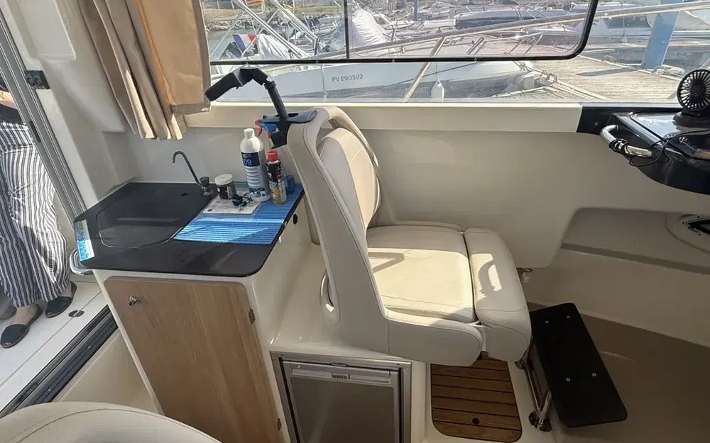 slider 12 Quicksilver 755 Pilothouse