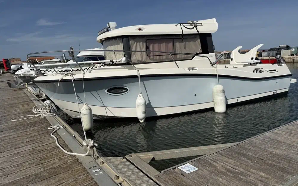 slider 1 Quicksilver 755 Pilothouse