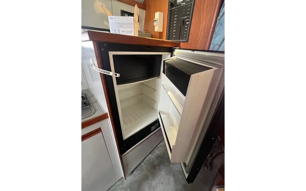 slider 17 Regal Commodore 320