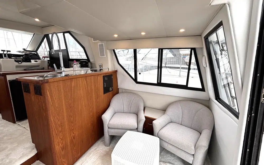 slider 5 Carver 370 Voyager