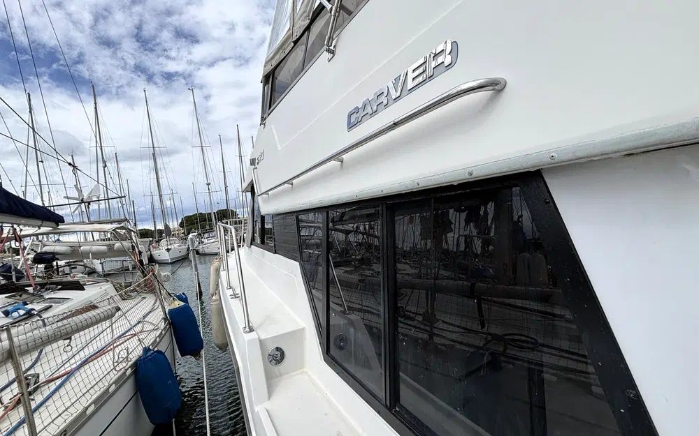 slider 28 Carver 370 Voyager