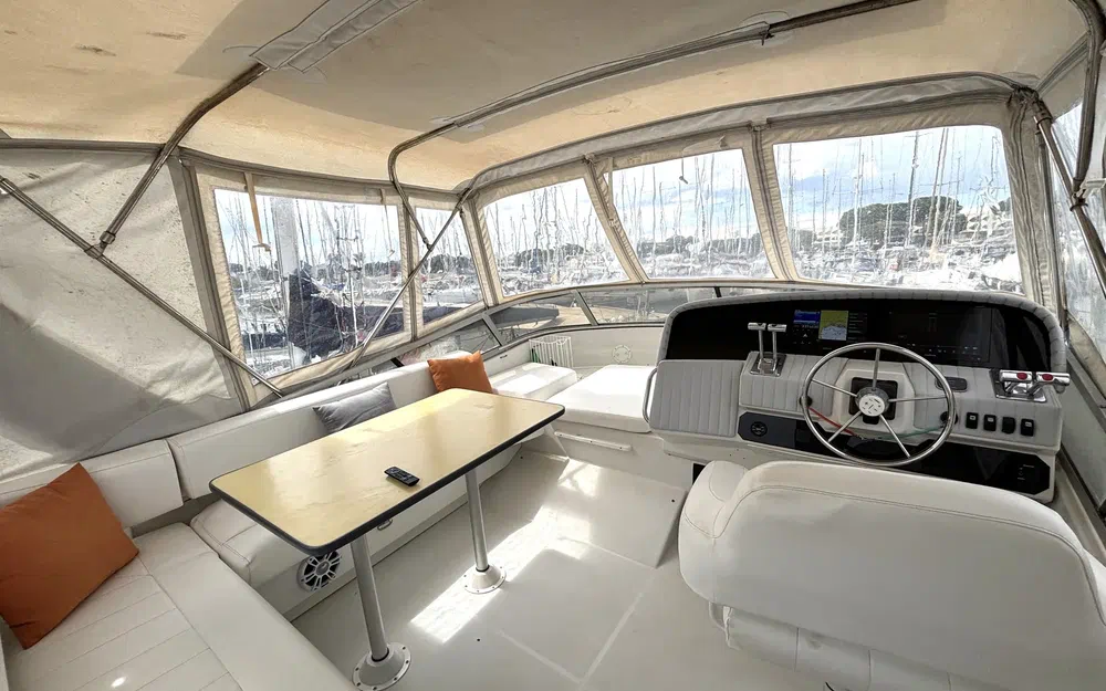 slider 29 Carver 370 Voyager