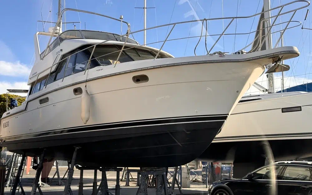 slider 33 Carver 370 Voyager