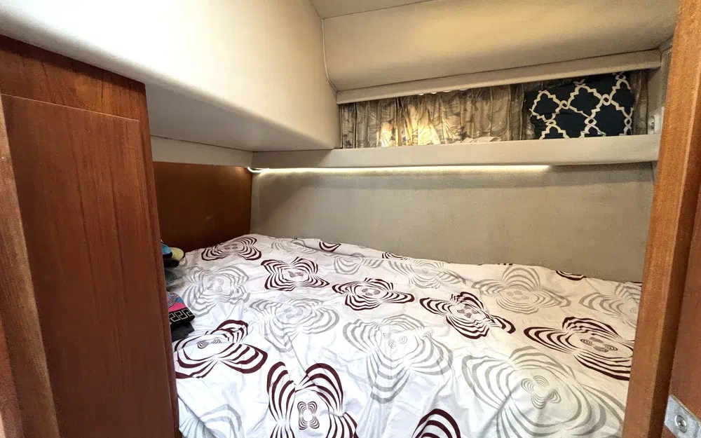 slider 25 Carver 370 Voyager