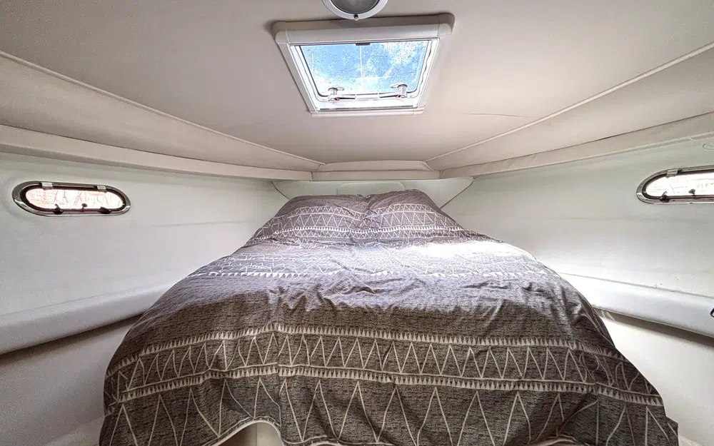 slider 19 Carver 370 Voyager