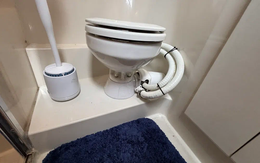 slider 22 Carver 370 Voyager
