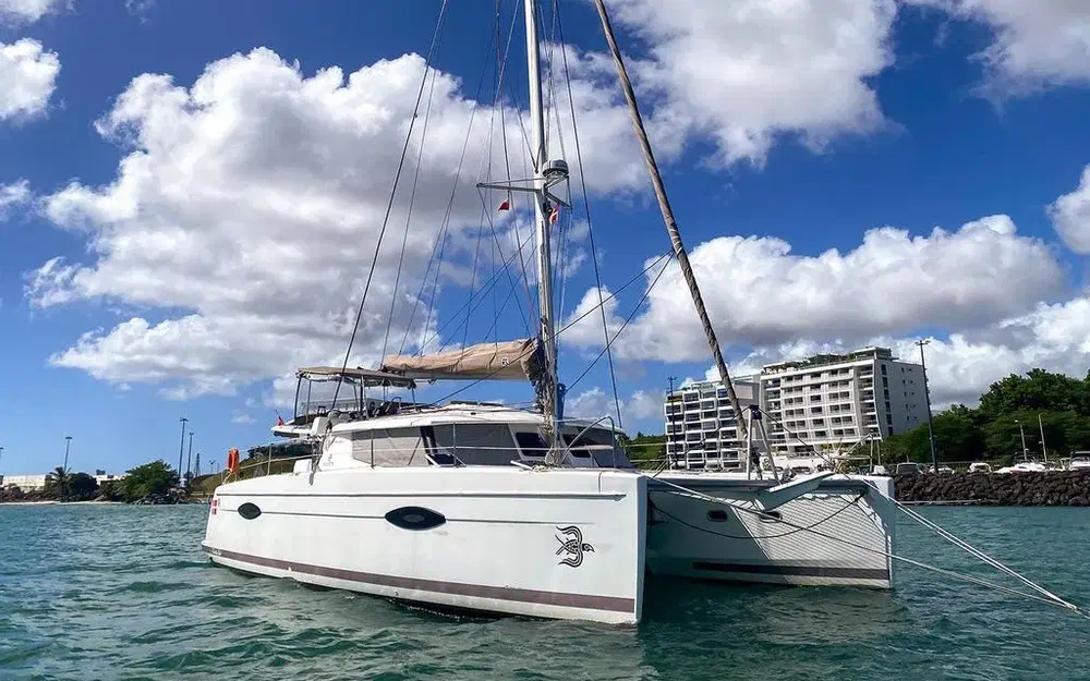 slider 0 Fountaine Pajot Helia 44