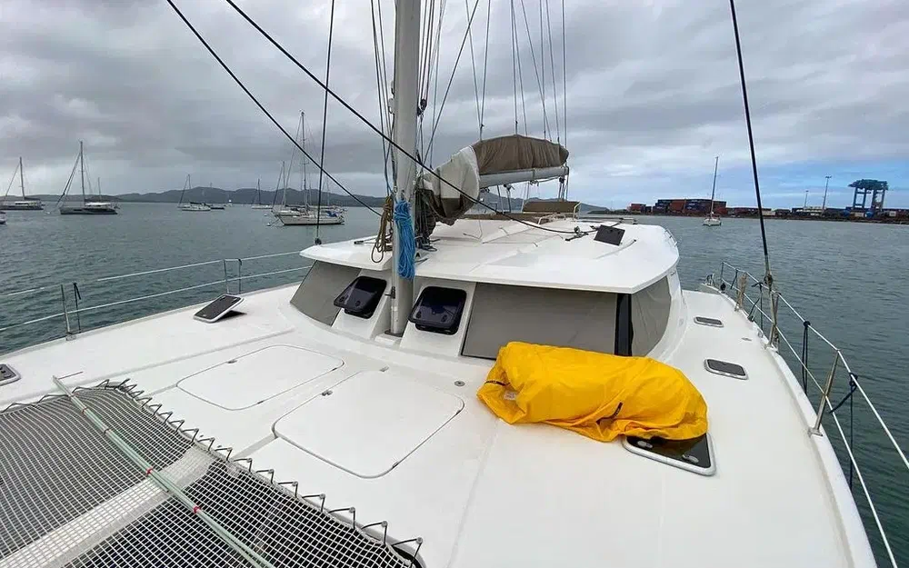 slider 9 Fountaine Pajot Helia 44