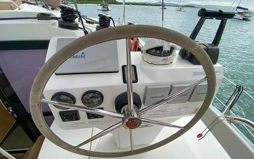 slider 14 Fountaine Pajot Helia 44