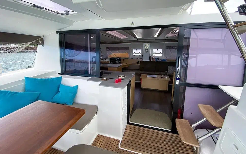 slider 15 Fountaine Pajot Helia 44