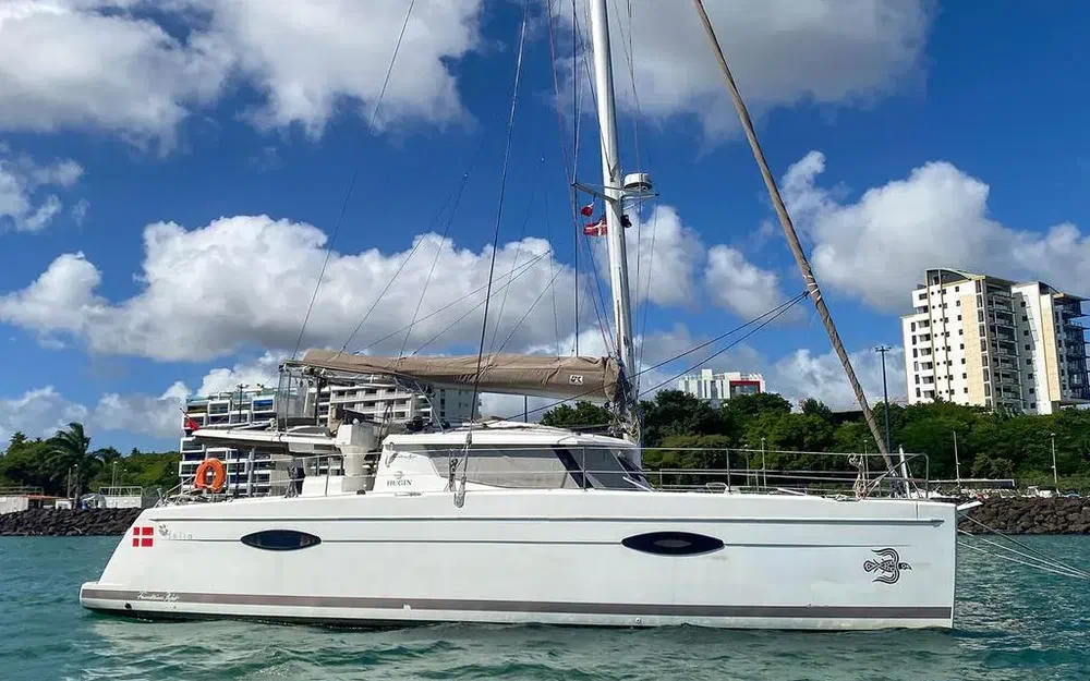 slider 1 Fountaine Pajot Helia 44
