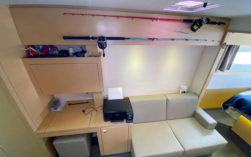 slider 20 Fountaine Pajot Helia 44