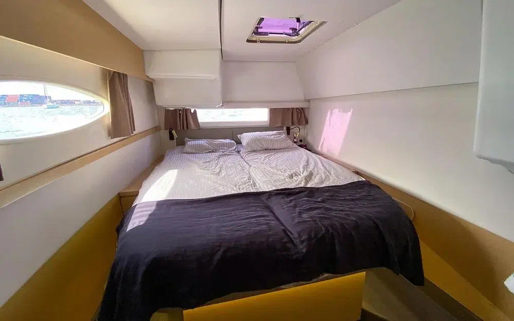 slider 22 Fountaine Pajot Helia 44