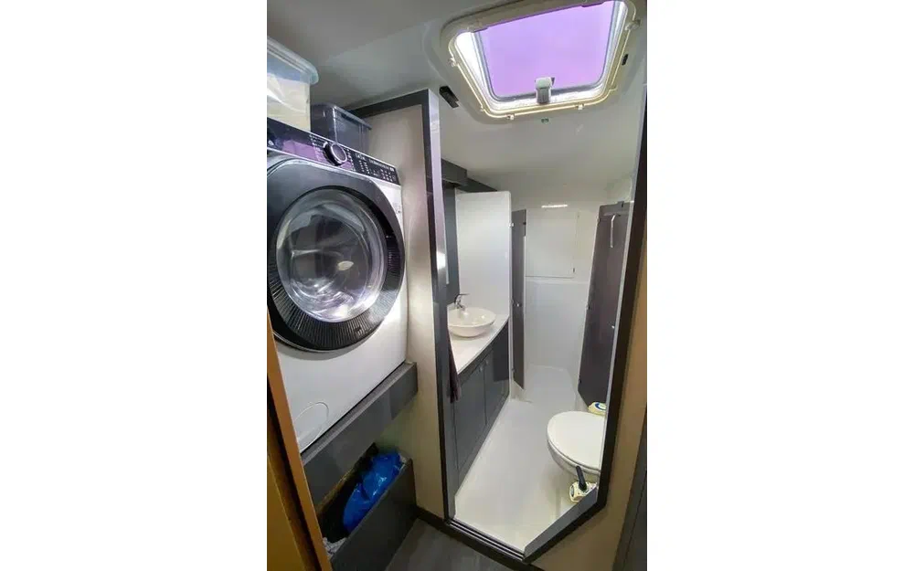 slider 24 Fountaine Pajot Helia 44