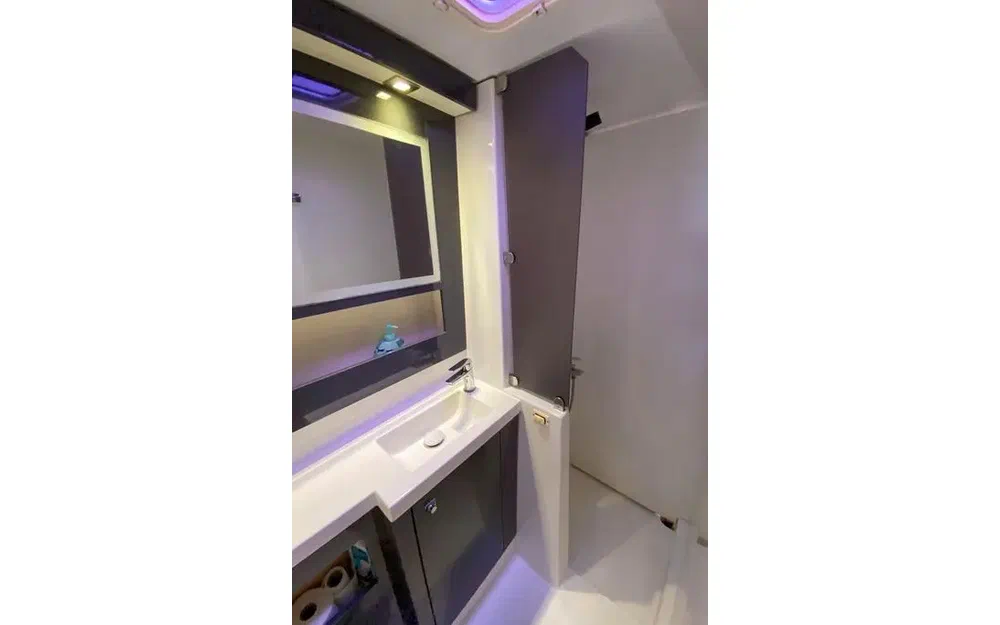 slider 27 Fountaine Pajot Helia 44
