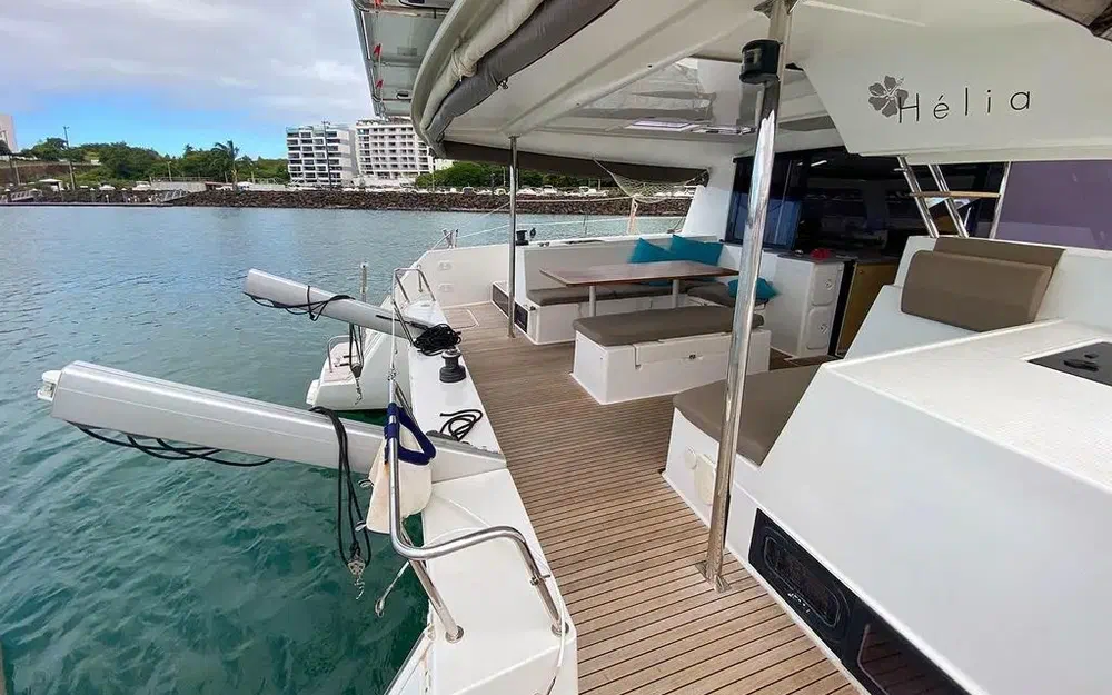 slider 5 Fountaine Pajot Helia 44