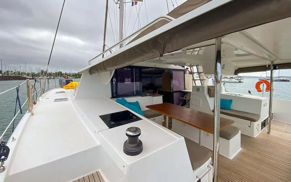 slider 8 Fountaine Pajot Helia 44
