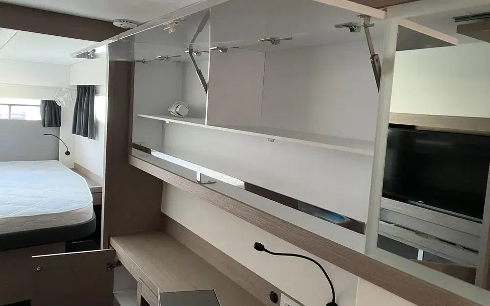slider 9 Fountaine Pajot Tanna 47