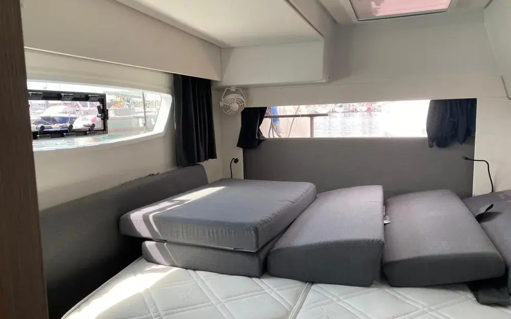 slider 11 Fountaine Pajot Tanna 47