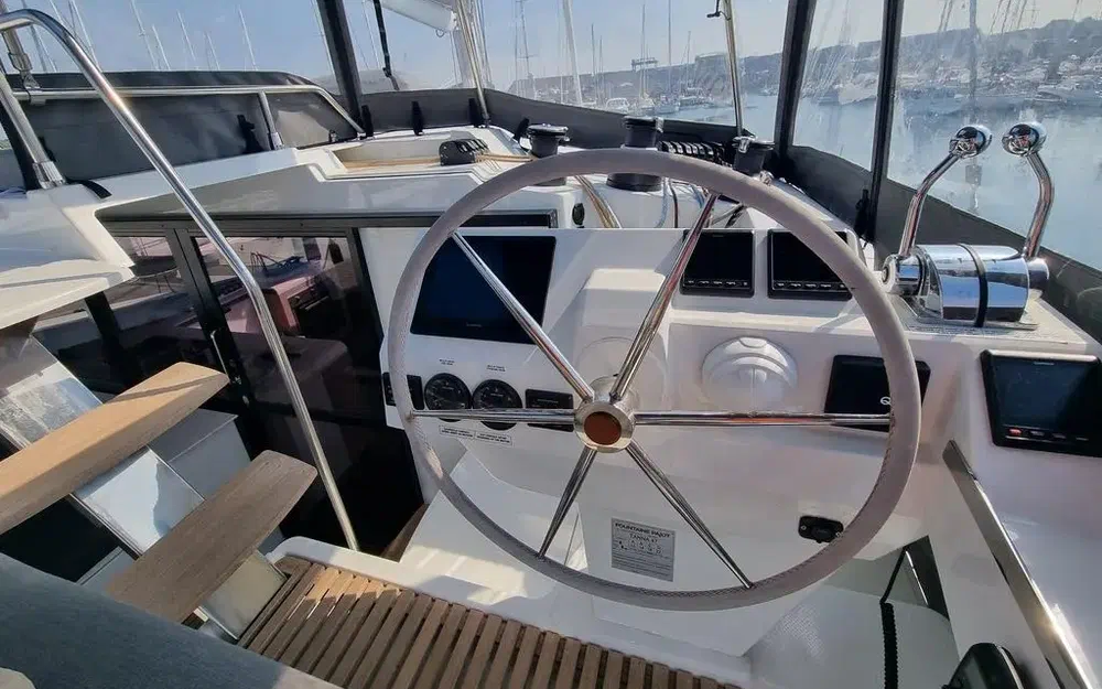 slider 3 Fountaine Pajot Tanna 47