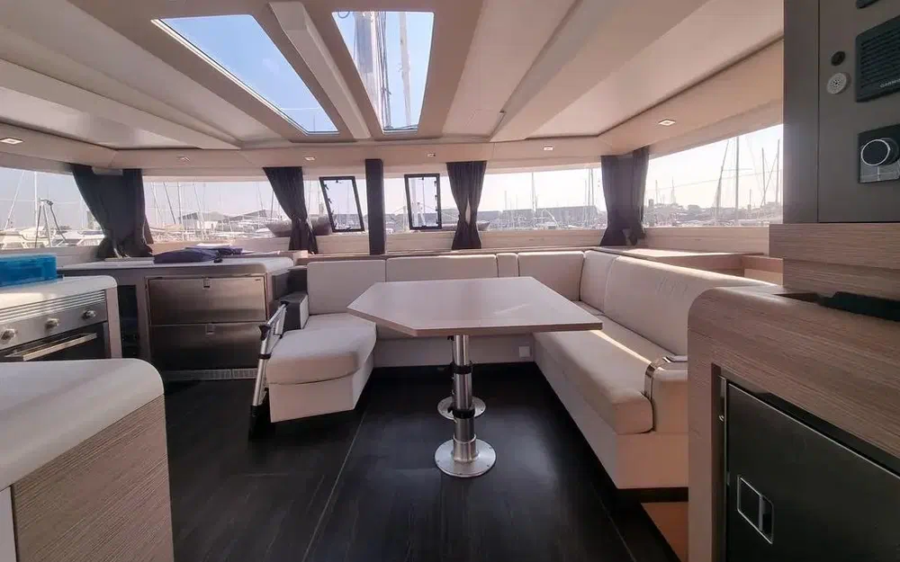 slider 4 Fountaine Pajot Tanna 47