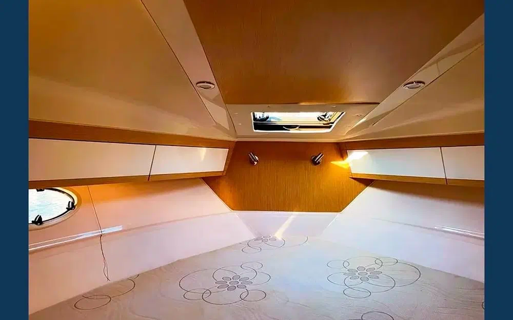 slider 10 Elan Motoryachts Elan 30