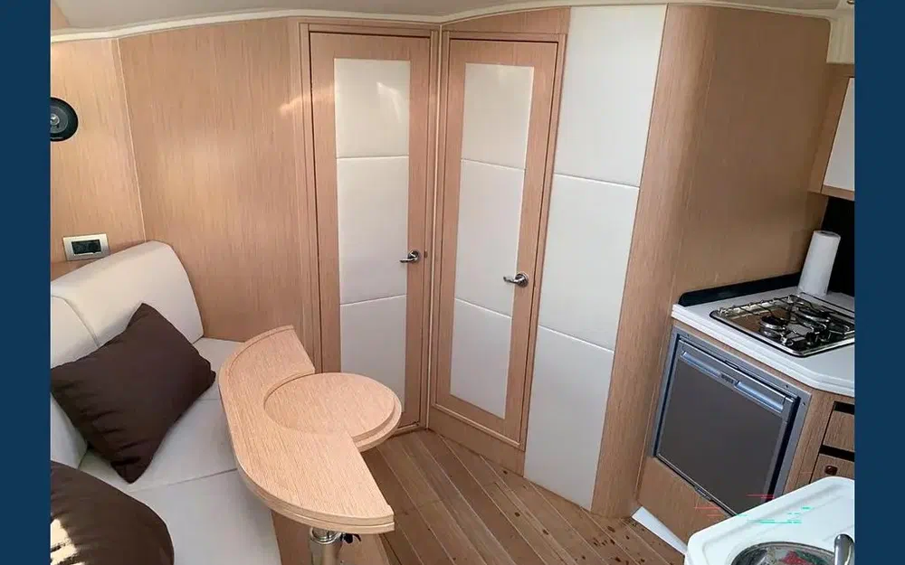 slider 6 Elan Motoryachts Elan 30