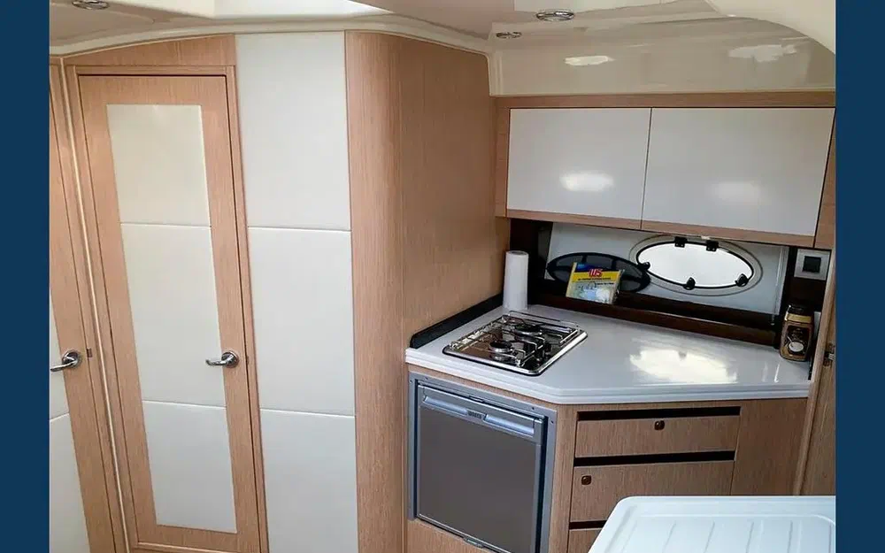 slider 7 Elan Motoryachts Elan 30