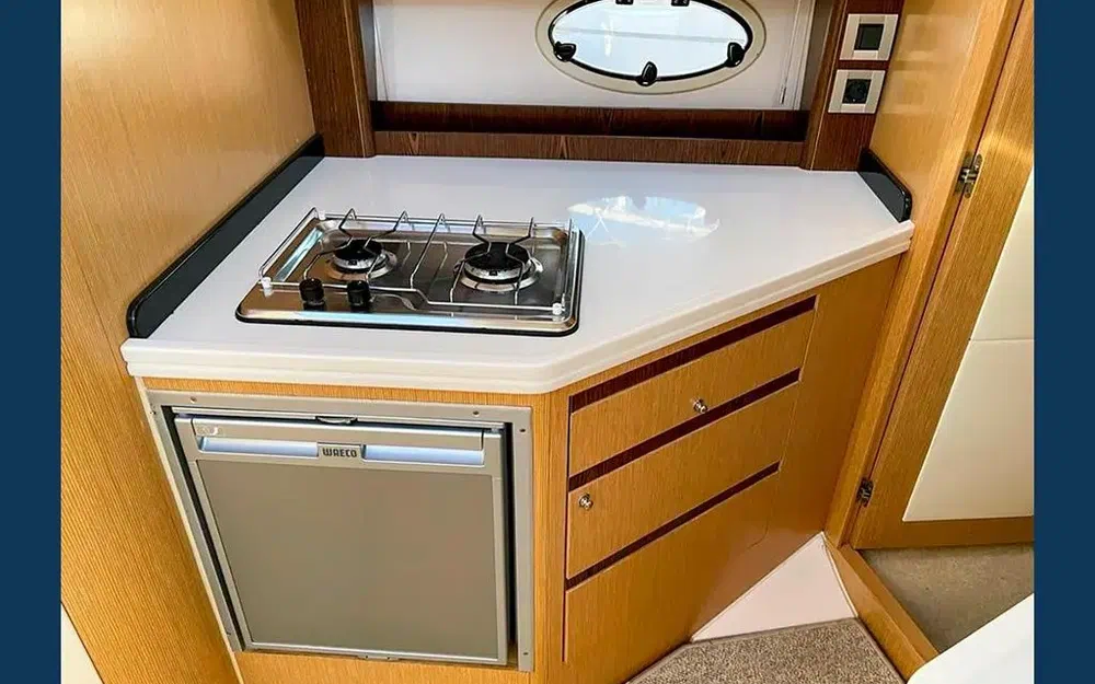 slider 8 Elan Motoryachts Elan 30