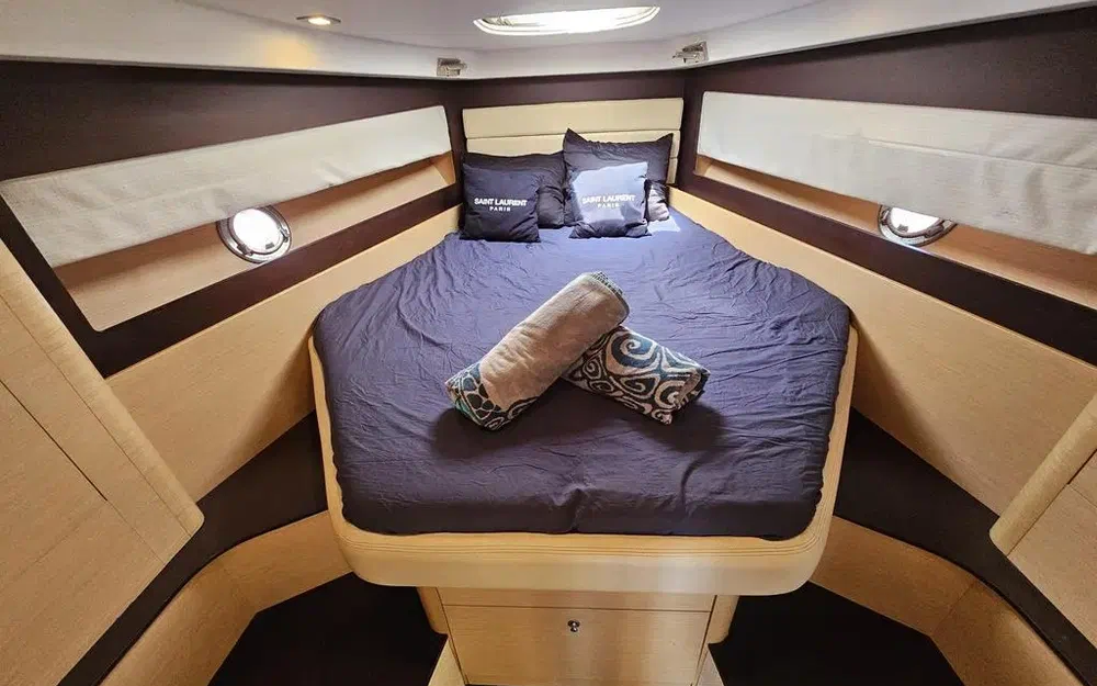 slider 10 Beneteau Monte Carlo 37