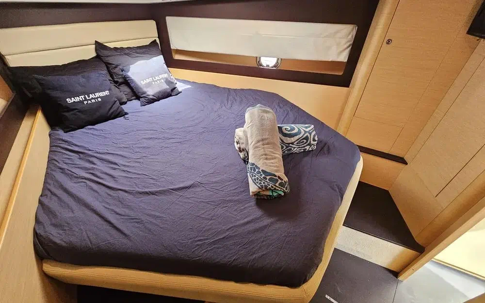 slider 11 Beneteau Monte Carlo 37
