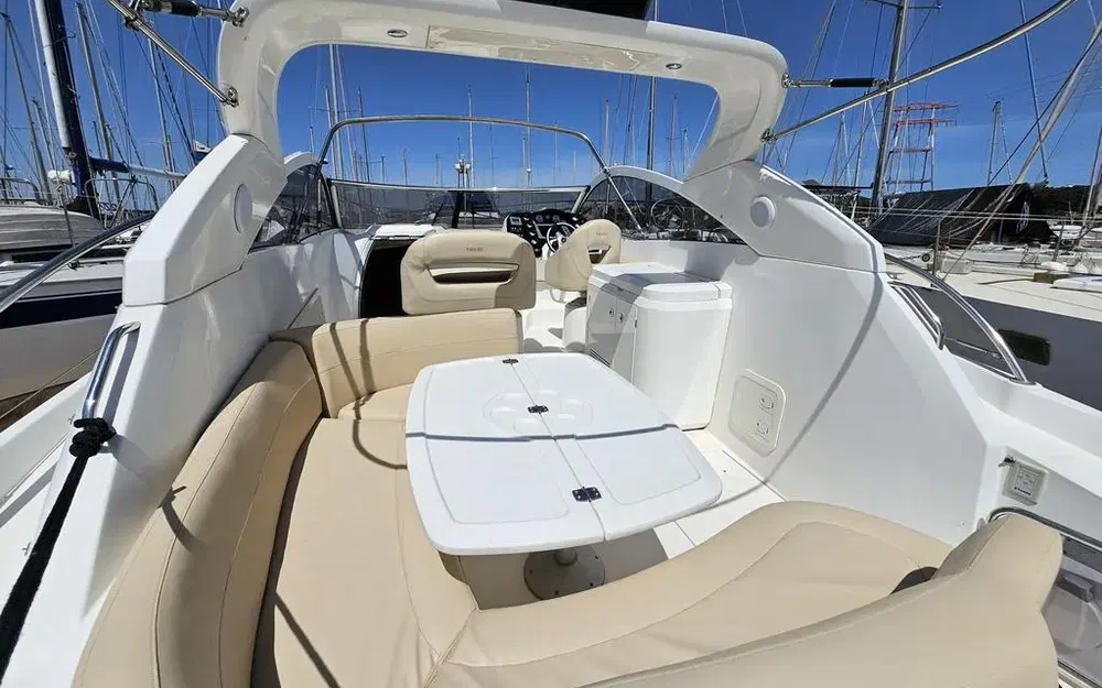 slider 5 Beneteau Monte Carlo 37
