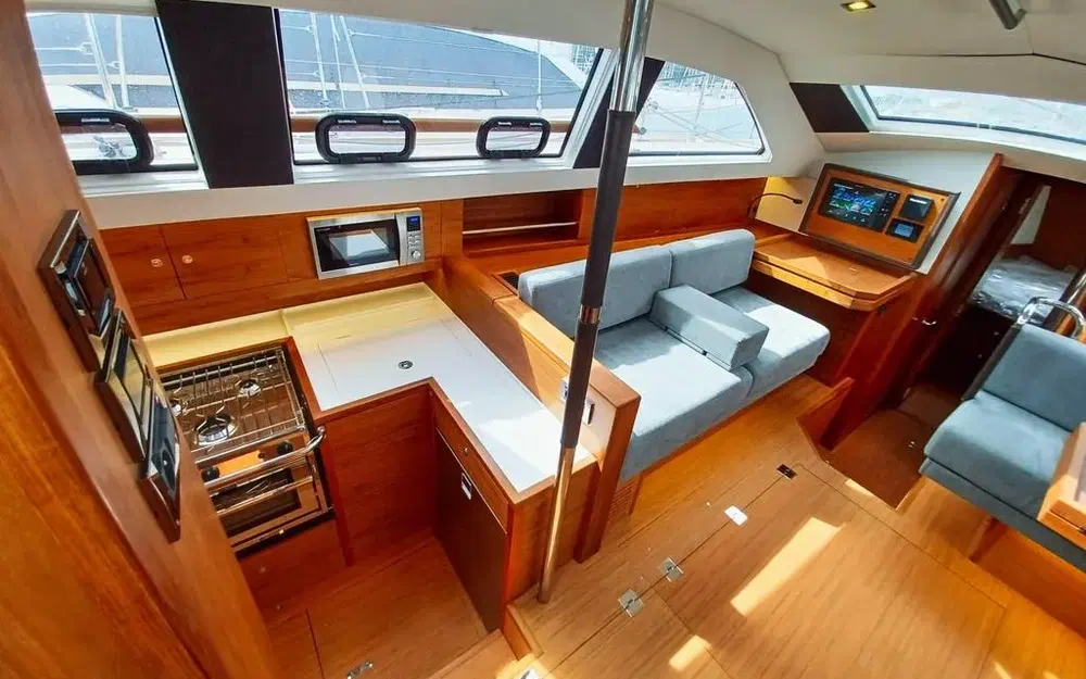 slider 6 Wauquiez Pilot Saloon 48