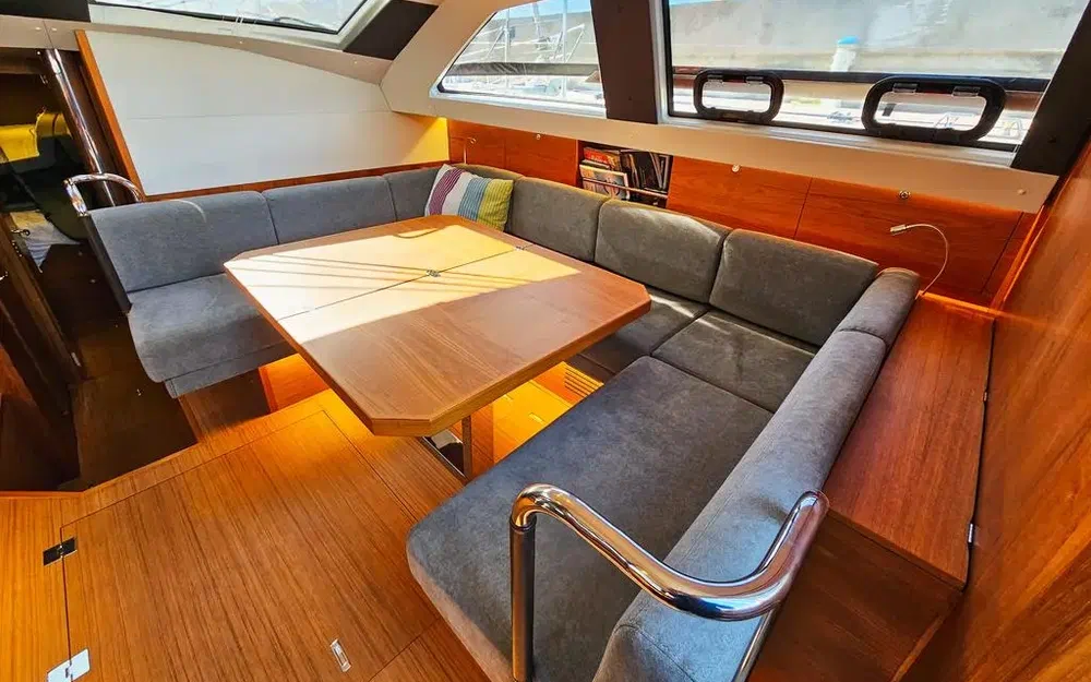 slider 7 Wauquiez Pilot Saloon 48