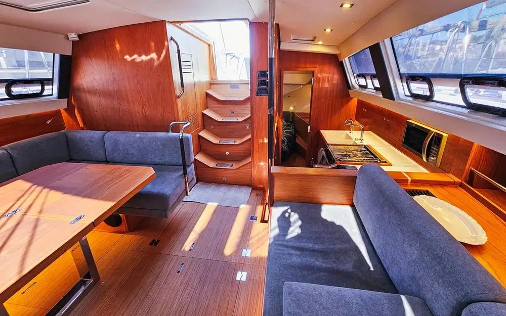 slider 8 Wauquiez Pilot Saloon 48