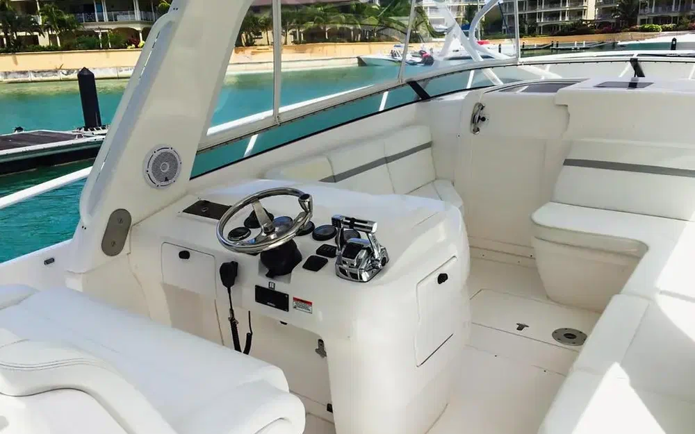 slider 10 Intrepid Miami 390 Sport Yacht