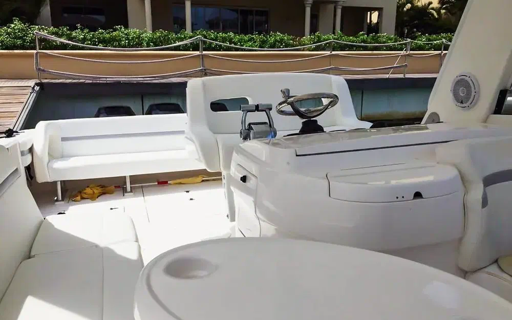 slider 15 Intrepid Miami 390 Sport Yacht
