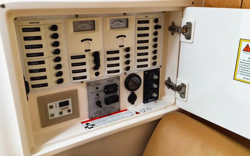 slider 28 Intrepid Miami 390 Sport Yacht