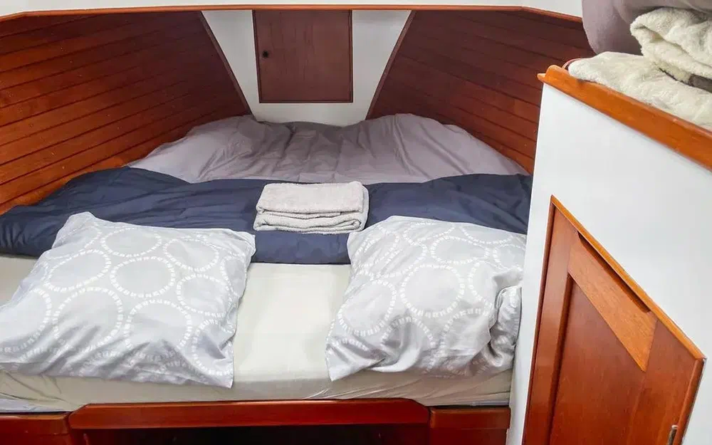 slider 11 Grand Banks 42 Europa