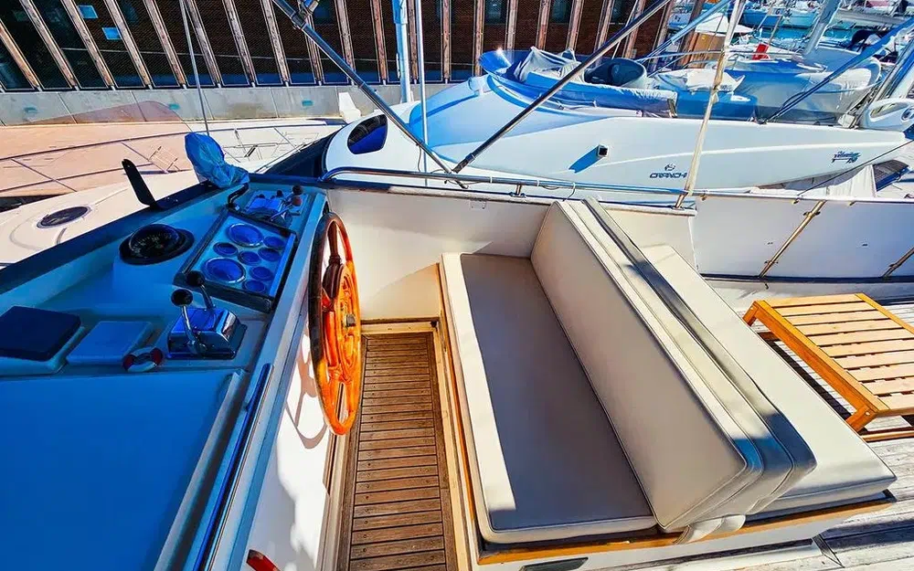 slider 16 Grand Banks 42 Europa