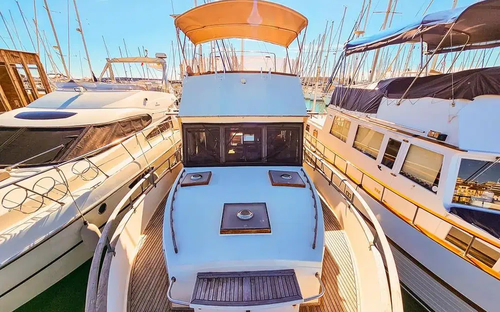slider 17 Grand Banks 42 Europa