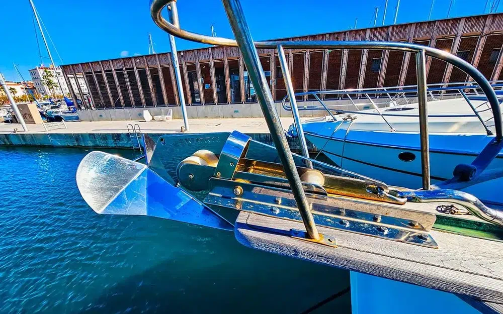 slider 18 Grand Banks 42 Europa