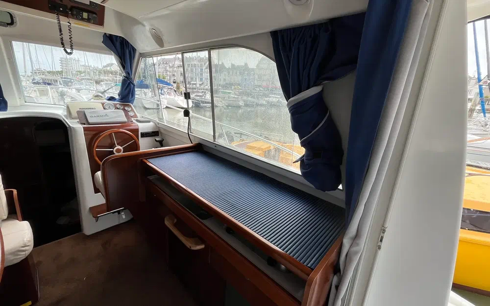 slider 4 Beneteau Antares Serie 9 Fly