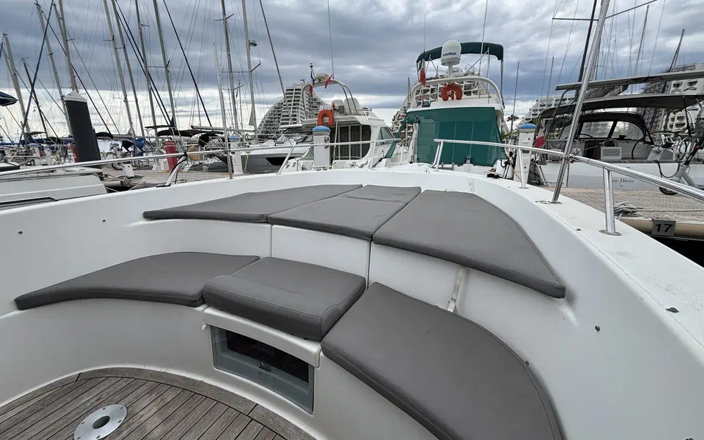 slider 2 White Shark 285