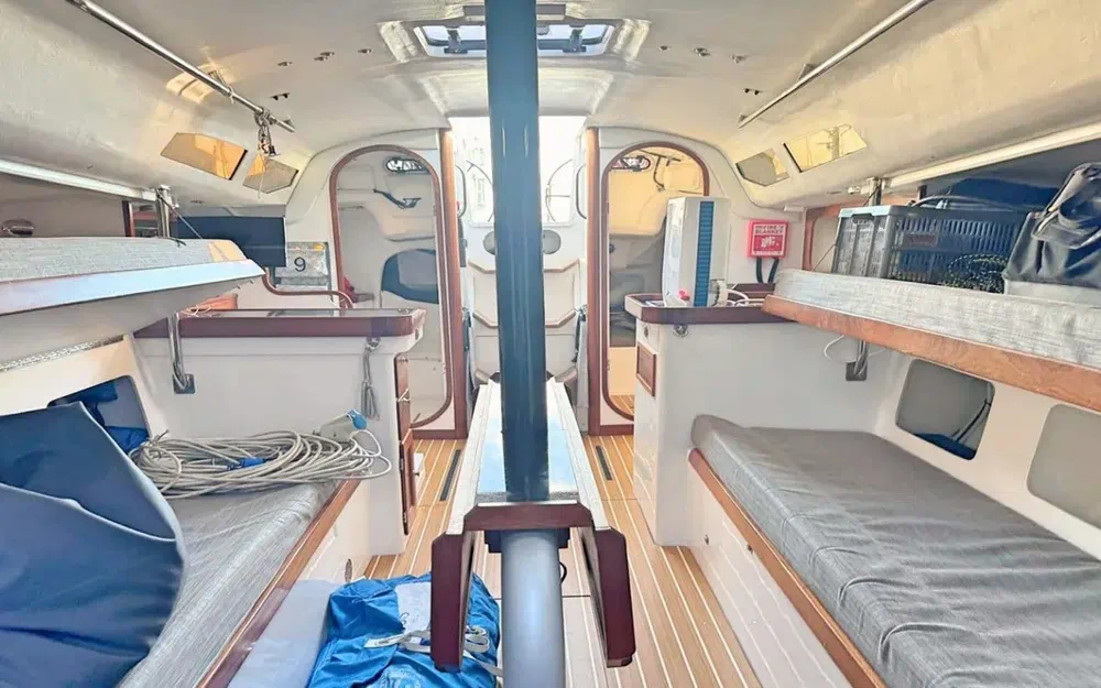 slider 9 J Boats 121 DARKWOOD