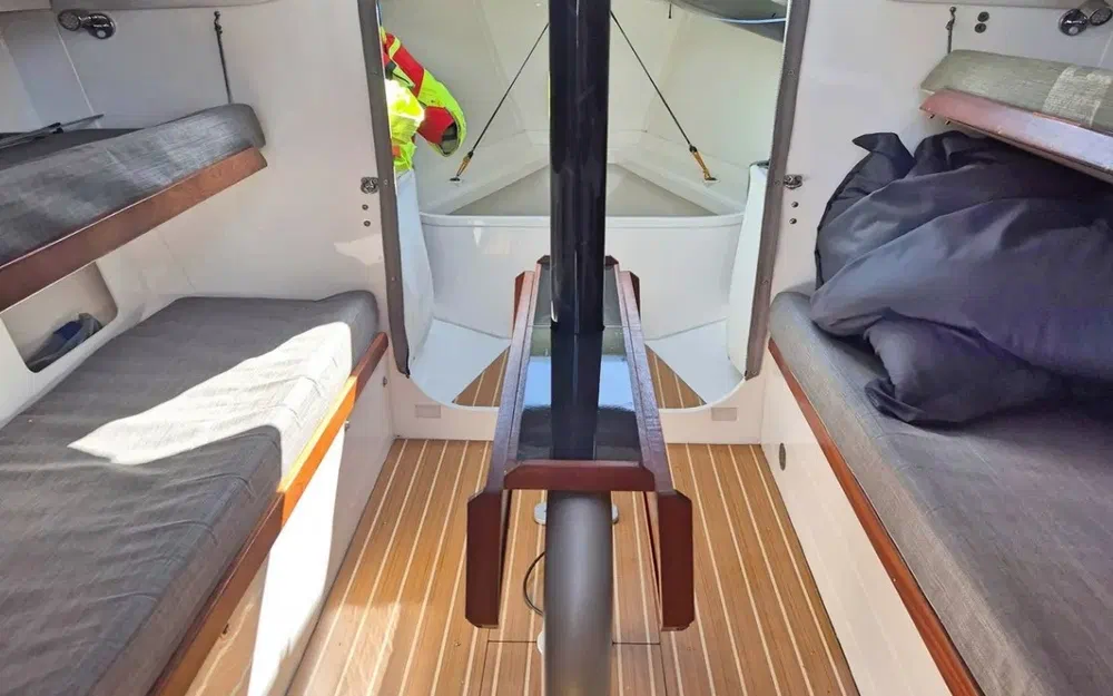 slider 10 J Boats 121 DARKWOOD