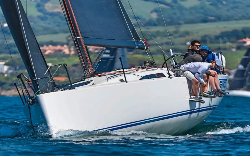 slider 1 J Boats 121 DARKWOOD